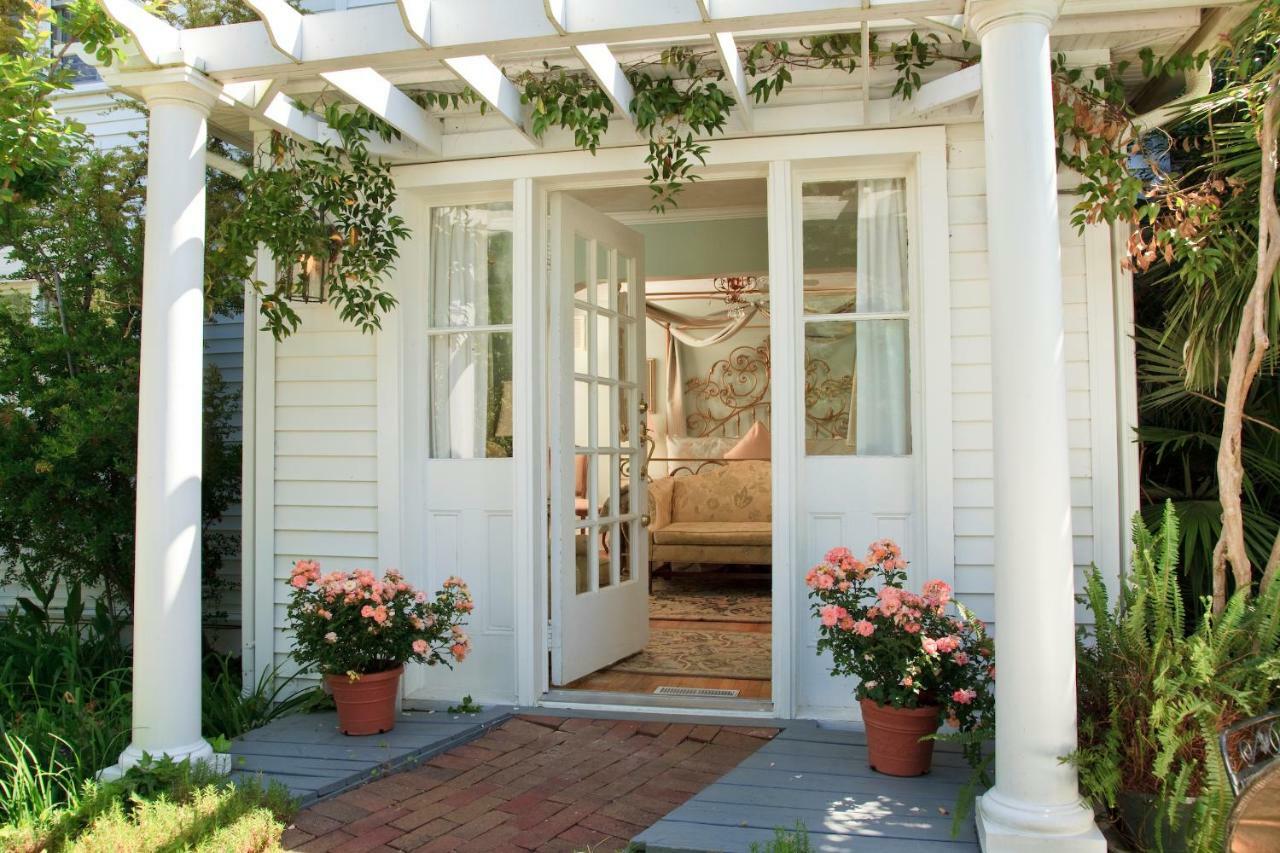 White Doe Inn Bed & Breakfast Manteo Extérieur photo
